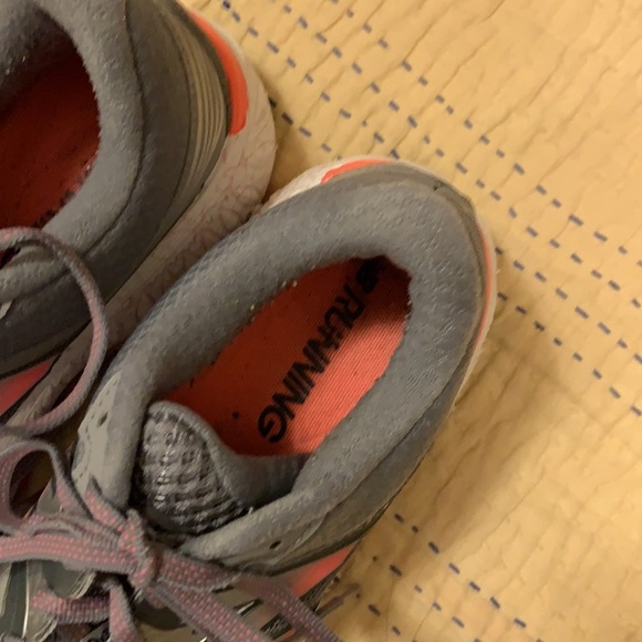 25. New Balance 940 Running Shoes in Grey - Picture 4 of 12